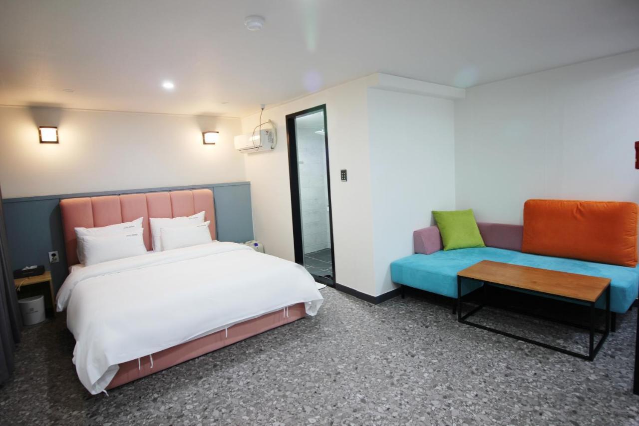 Bronze Hotel Changwon Exterior foto